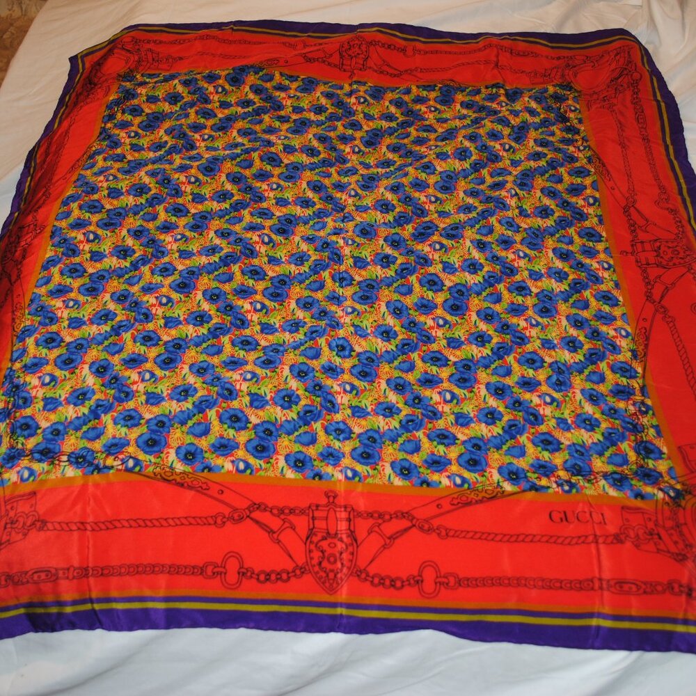 GUCCI 100% SILK FLOWERED & LOCKS & CHAINS SCARF